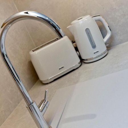 Ultra Modern, West End Village, Refurbished 1 Bed EDI Eksteriør billede